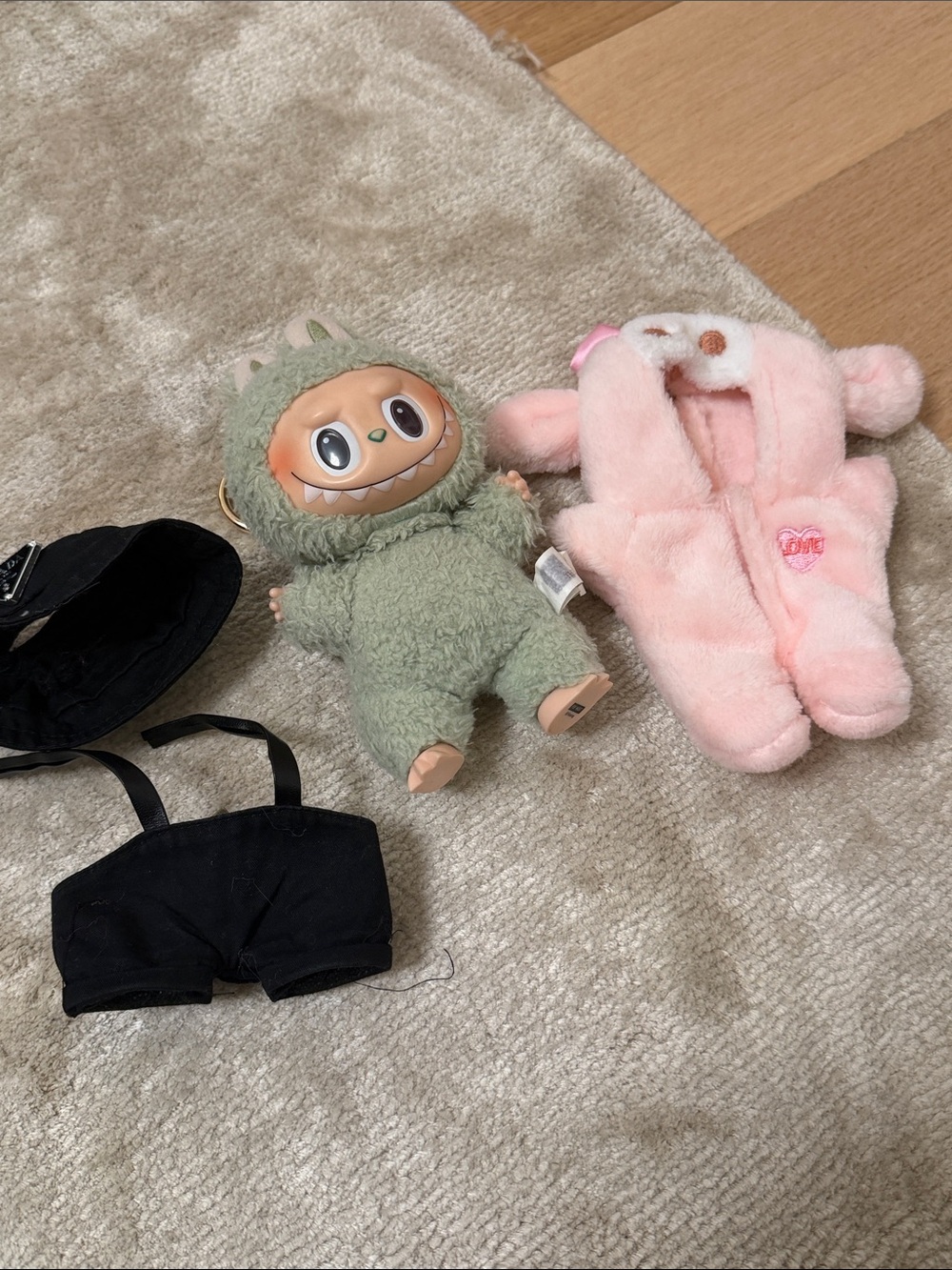 Title: Authentic POP MART Green Labubu Plush Pendant + 2 Outfits